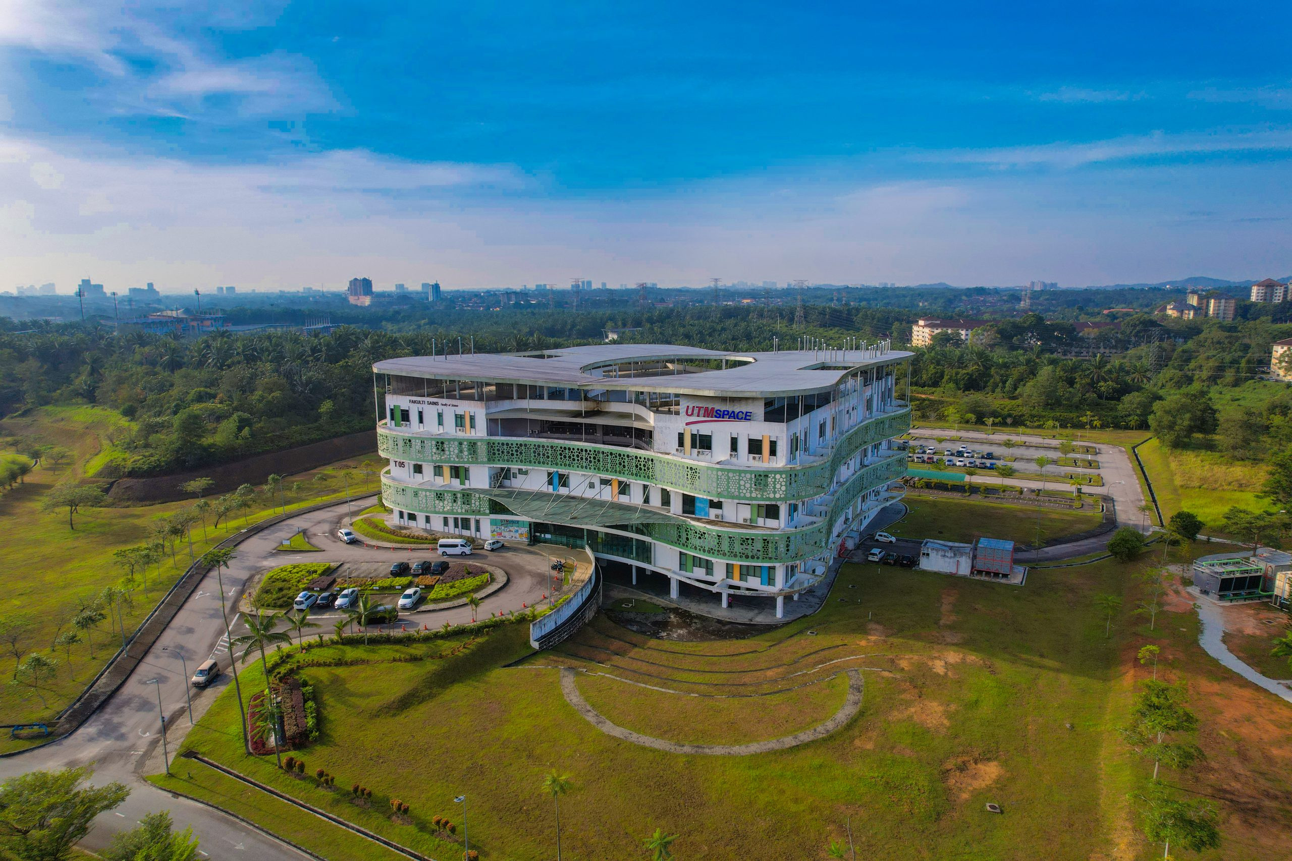 PROFESSIONAL DIPLOMA IN MANAGEMENT (HUMAN RESOURCE)