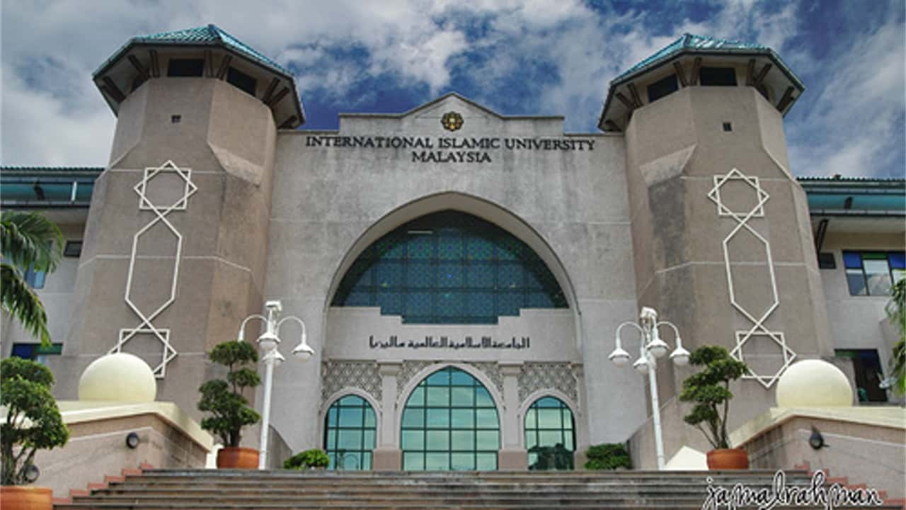 MASTER OF ISLAMIC REVEALED KNOWLEDGE AND HERITAGE IN QURAN AND SUNNAH  #17993
